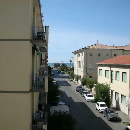 Viareggio, Via Iv Novembre